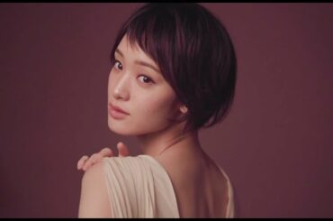 剛力彩芽、妖艶な表情で魅了 「Exidéal」メイキング映像