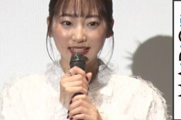 武田玲奈、ふわふわキュートなオール白コーデ　赤リップがアクセント　主演映画「真･鮫島事件」初日舞台あいさつ