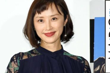 山口もえ、シックなワンピで大人の華やぎ　ほんのり透け感も