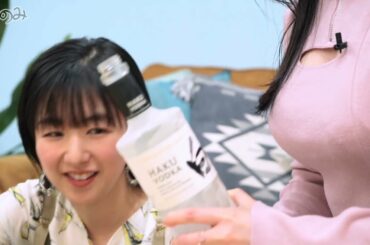 上坂すみれ　パイ越しにお酒を楽しむ